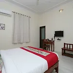 Oyo 10122 Shanti Vilas