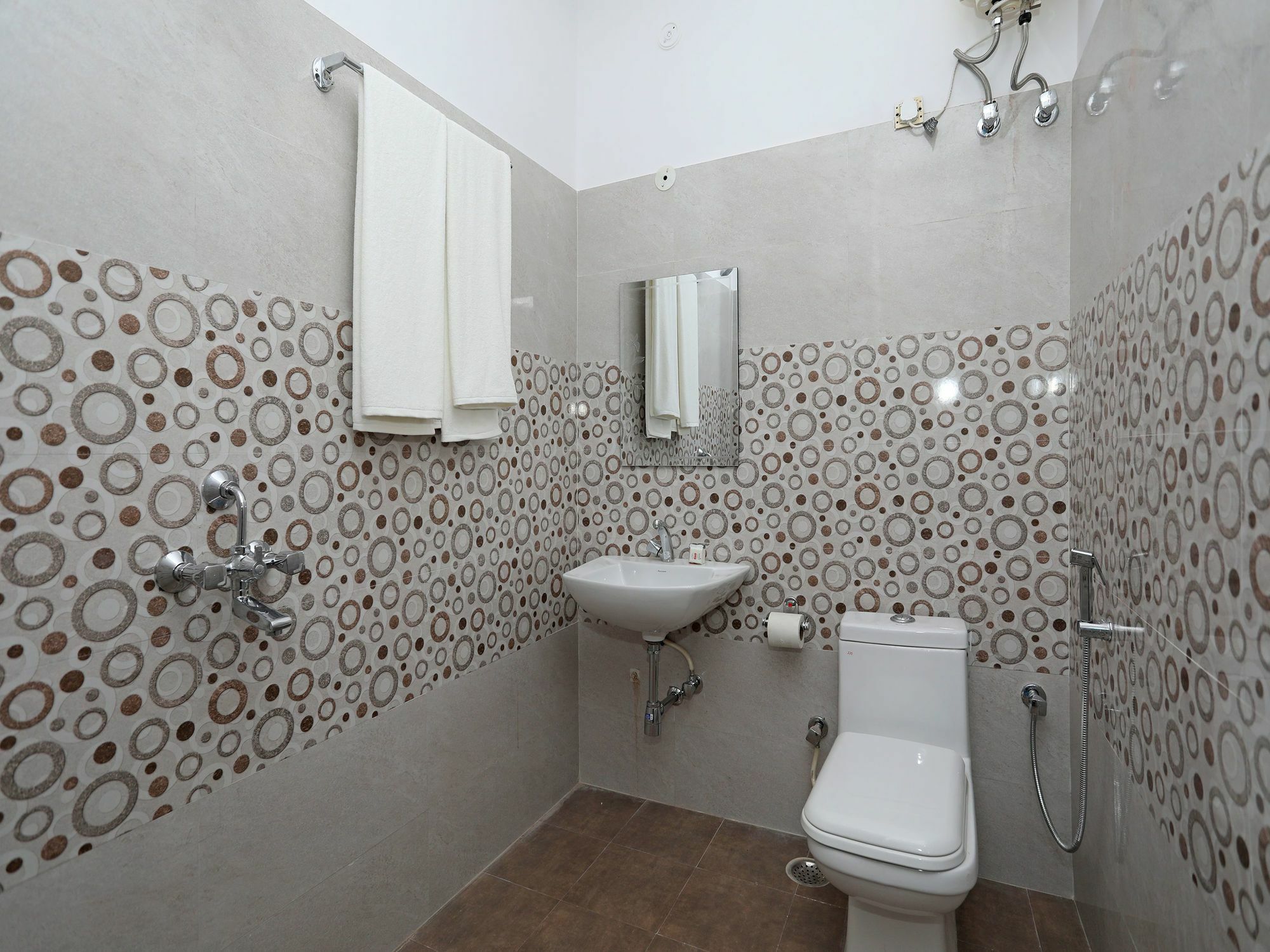 Oyo 10122 Shanti Hotel 2*
